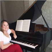 Titulada por el CSM Málaga. Doy clases de piano y lenguaje musical. Amplía experiencia tanto a niños como a adultos. Apoyo para Conservatorio